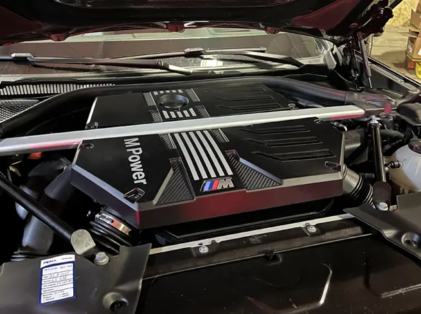 třetí foto servisu na uvodní obrazovce - slide